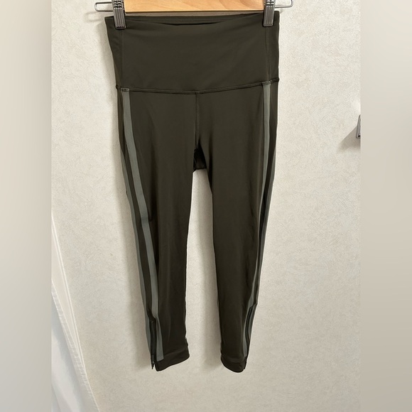 Lululemon Zip The Line Crop size 4 - Picture 7 of 8